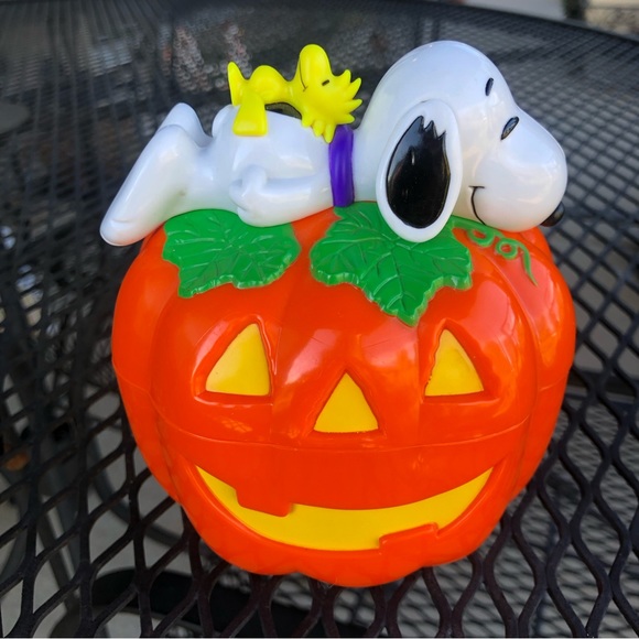 Peanuts Whitman Candies Snoopy Pumpkin Bank Candy Container United Features Synd - Picture 3 of 8